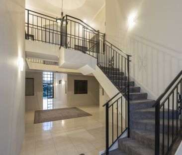 Waterfront Luxury Apartment with Private Jetty in Mindarie Marina - Photo 2
