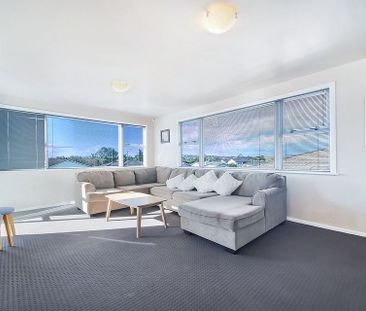 Furnished- 3BR/ Pakuranga Heights-Inc. White Ware - Photo 3