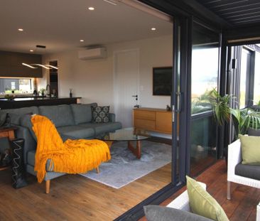 BRAND SPANKING NEW! - Photo 3