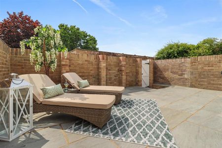 3 bedroom terraced house to rent - Photo 2
