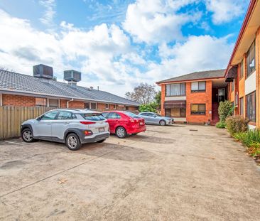 Pet friendly recently refreshed ground floor apartment in a block o... - Photo 5