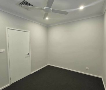 Modern 4-Bedroom Home for Rent - Photo 2