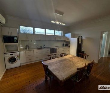 Fully furnished 1 bedroom apartment within Wollongong CBD - Photo 2