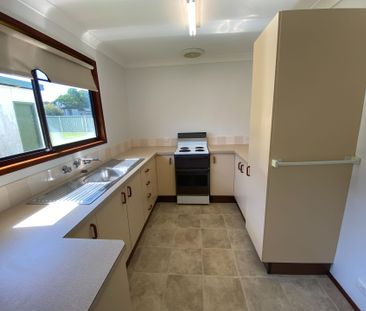 3 Bedroom - 1 Bathroom - Large Fenced Yard - Photo 3