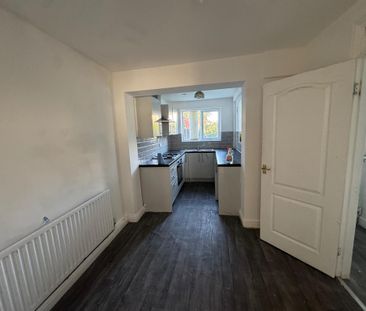 3 bedroom terraced house to rent - Photo 3