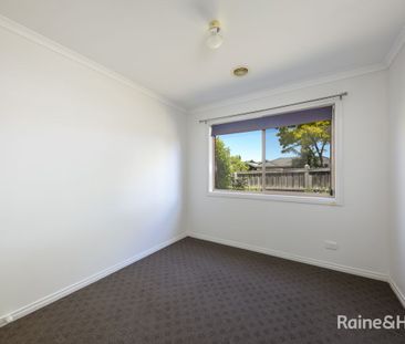 Fantastic Home In The Ashfield Estate! - Photo 6