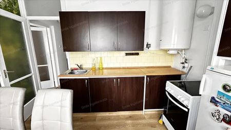 Kiadó felújított panel lakás - Nyíregyháza - Photo 2