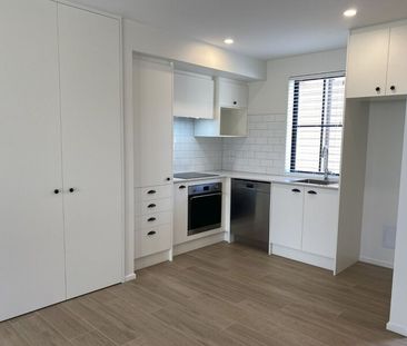 Waltham – Modern Townhouse, 2 Bedroom + Study Nook, Single carpark - Photo 4