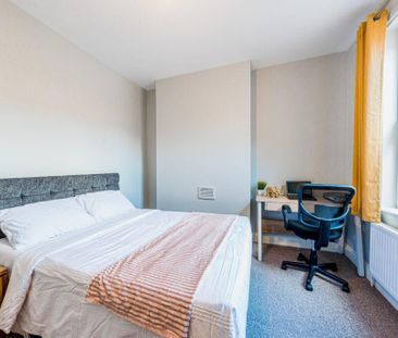 4 bedroom terraced house to rent - Photo 3