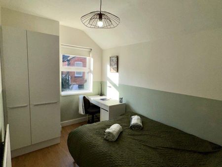 4 bedroom terraced house to rent - Photo 4
