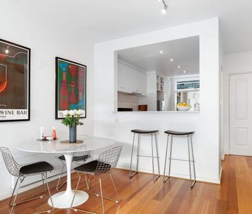 Lovely Two Bedroom With Expansive North Facing Courtyard! - Photo 3