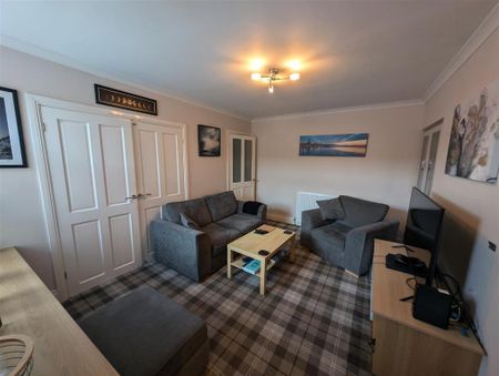 3 bedroom flat to rent - Photo 3