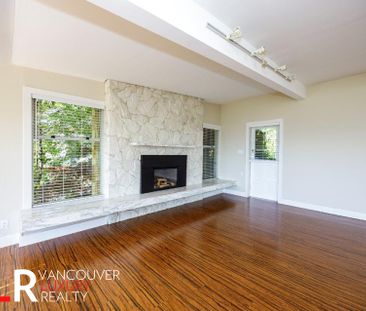 House in West Vancouver, BC - Photo 3