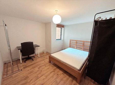 3 bedroom flat to rent - Photo 4