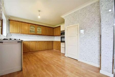 Thatches Grove, Chadwell Heath, RM6 - Photo 4