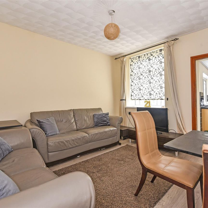 Room For Rent Meadow Street, Pontypridd - Photo 1