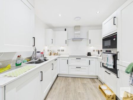 4 bedroom semi-detached house to rent - Photo 4