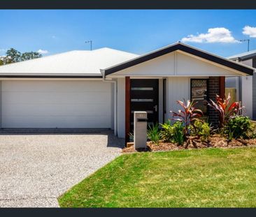 Modern 4BR Family Home in Logan Reserve (Pets Allowed) - Photo 3