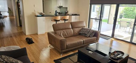 South Perth - Photo 4