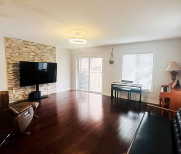 For Lease - 87 Mack Clement Lane, Richmond Hill, Ontario - Photo 3