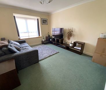 1 bed flat to rent in Yeatminster Road, Poole, BH17 - Photo 2