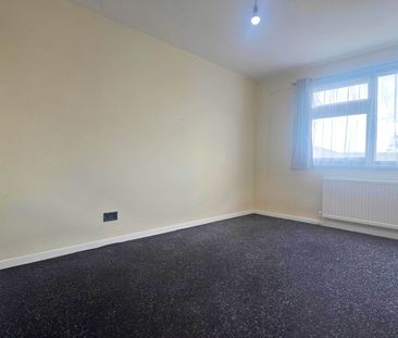Price £2,500 pcm - Available Now - Part Furnished - Photo 6