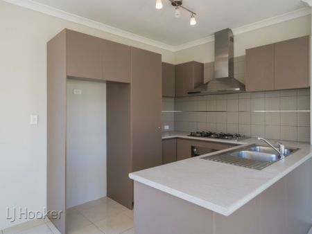 A Secure Low Maintenance Villa In Great Location - Photo 3