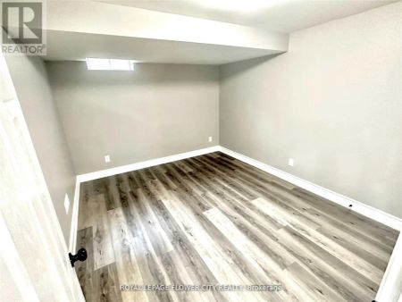 41 PAISLEY GREEN AVENUE - Photo 2