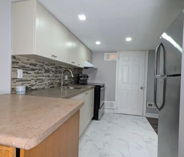 For Lease - 259 Queen Mary Drive, Brampton, Ontario - Photo 4