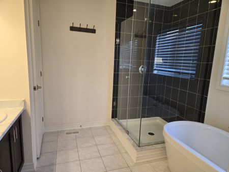 For Lease - 8 Beasley Grove, Hamilton, Ontario - Photo 5