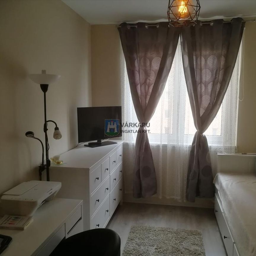 Kiadó felújított panel lakás - Székesfehérvár - Photo 1