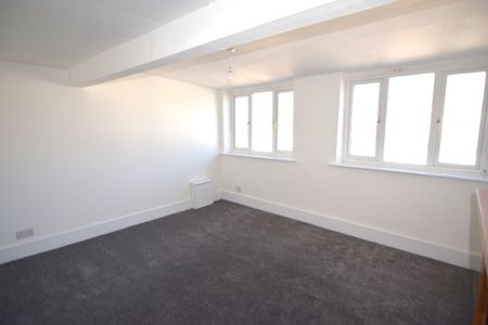 To Let 2 Bed Apartment - Photo 3