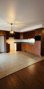 SUPERBE appartement style CONDO récent, grand 4 1/2 (1005 p.c.), dans un environnement paisible et très recherché, à seulement 9 ms de Québec. - Photo 3