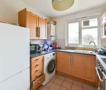 3 bedroom flat to rent - Photo 4