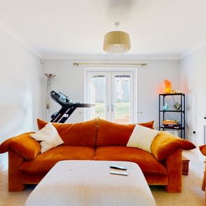 6 bedroom detached house to rent - Photo 2