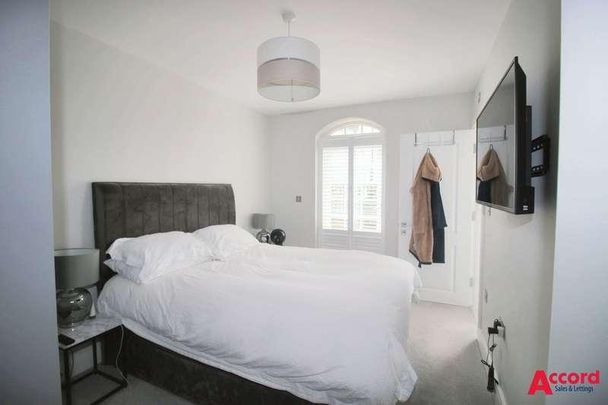 Primrose Hill, Brentwood, CM14 - Photo 1