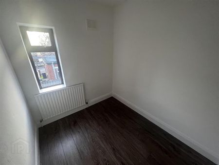 16 Dhu Varren Park, Belfast, BT13 3FH - Photo 2