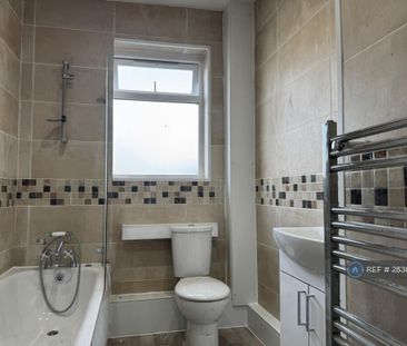 3 bedroom terraced house to rent - Photo 6