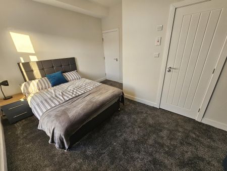Tonge Moor Road, Bolton - Photo 4