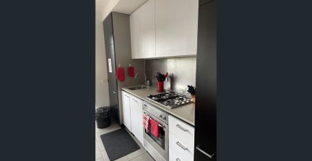 FULLY FURNISHED - PRIME LOCATION, CLOSE TO BEACH, PARKS, PUBLIC TRANSPORT - Photo 5