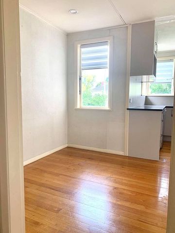 Central Location! 3-Bedroom Home - Photo 2