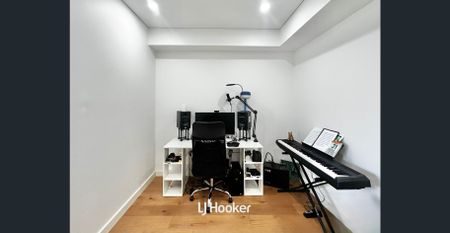 Sunny Northeastern Facing - Walk to Rail - Photo 4