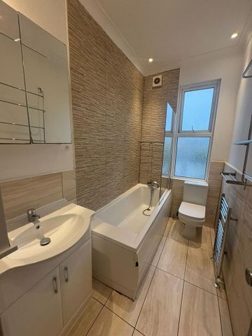 3 bedroom flat to rent - Photo 3