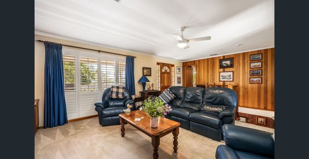 Relaxed Coastal Living in a Large Family Residence - Photo 1