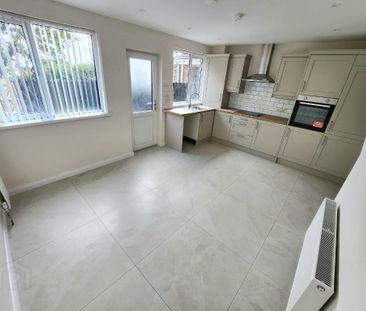 6 Faburn Park, Ballysillan Road, North Belfast, BT14 8AJ - Photo 3