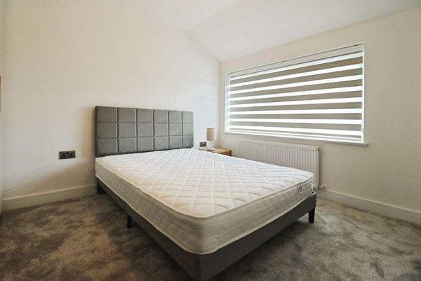 4 bedroom semi-detached house to rent - Photo 1