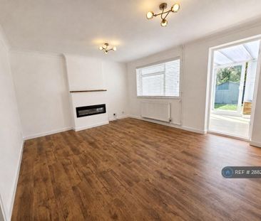 3 bedroom end of terrace house to rent - Photo 1