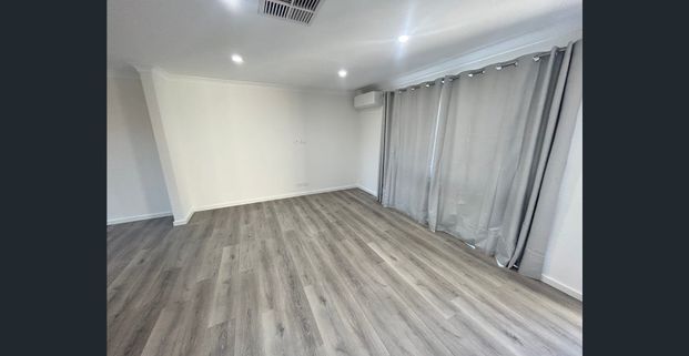 SOLAR - TWO SPLIT SYSTEMS & EVAP - IDEAL LOCATION - Photo 1