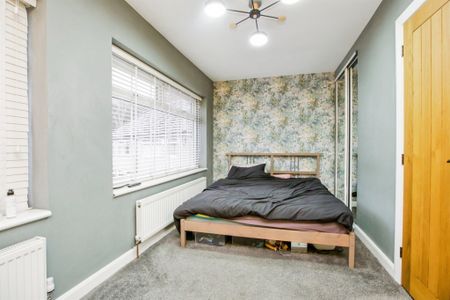 Pye Nest Drive, Halifax - Photo 4