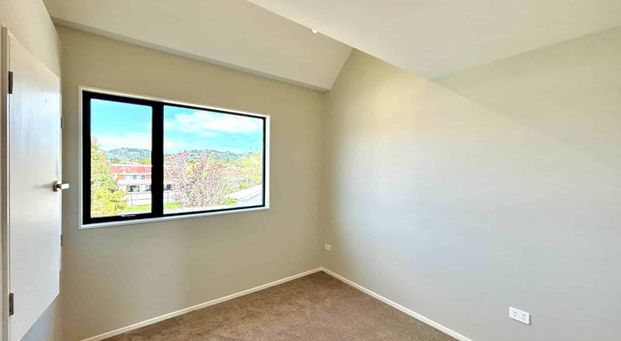 BRAND NEW 3 BEDROOM in Glen Eden! - Photo 1